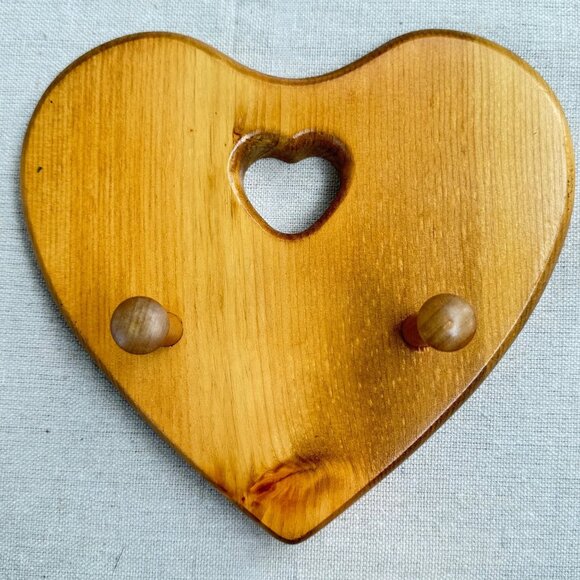 Vintage Solid Wood Heart Wall Hook Rack Pegs Countrycore Cottage Farmhouse Pine - Picture 1 of 4